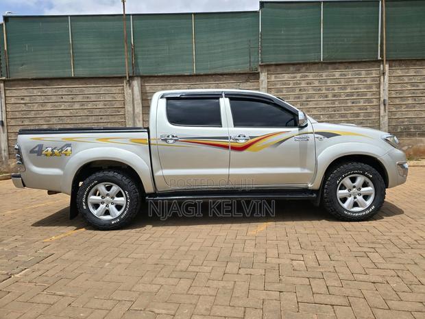Toyota Hilux 2011 Gray