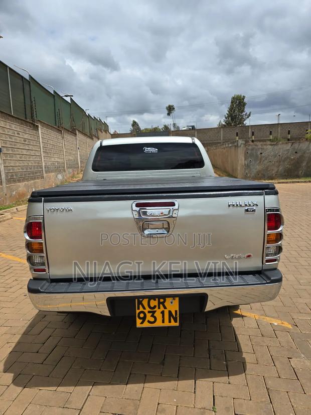 Toyota Hilux 2011 Gray
