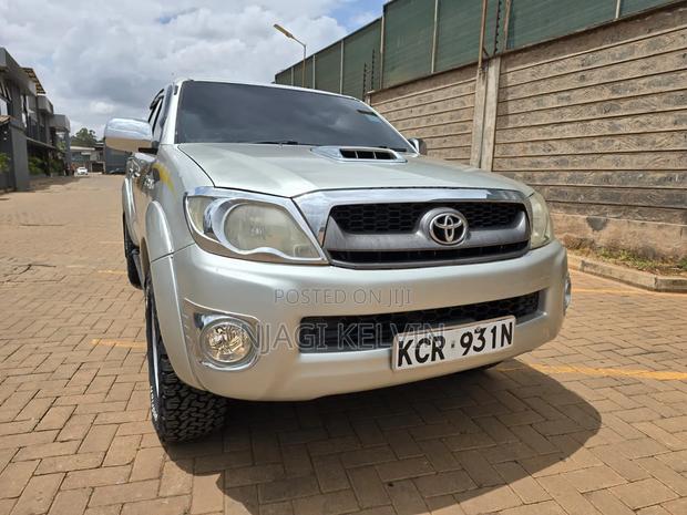 Toyota Hilux 2011 Gray