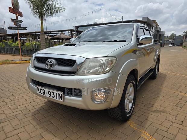 Toyota Hilux 2011 Gray