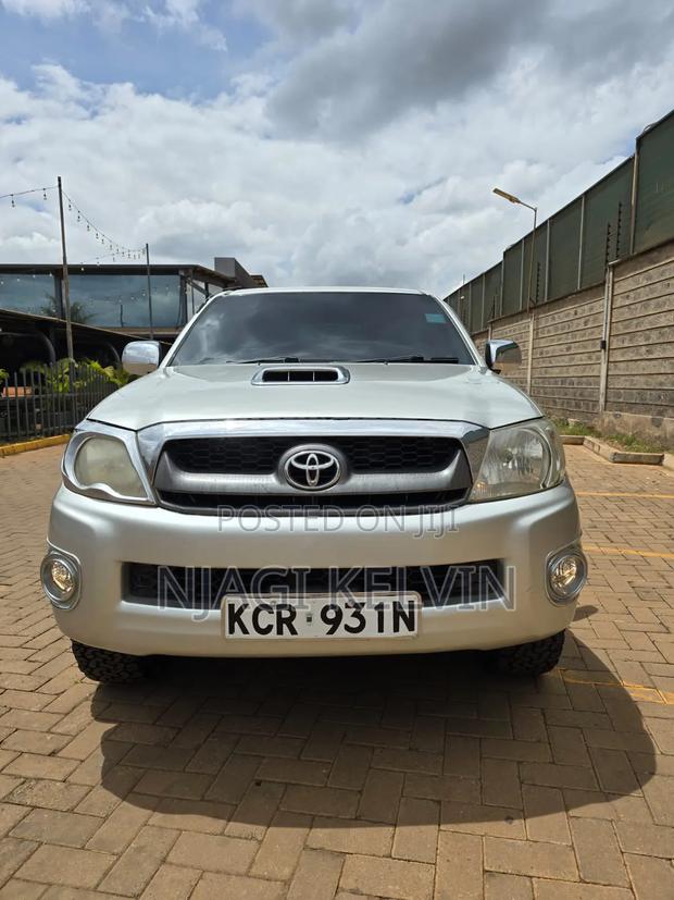 Toyota Hilux 2011 Gray