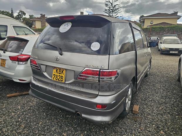 Toyota Estima 2004 Gray