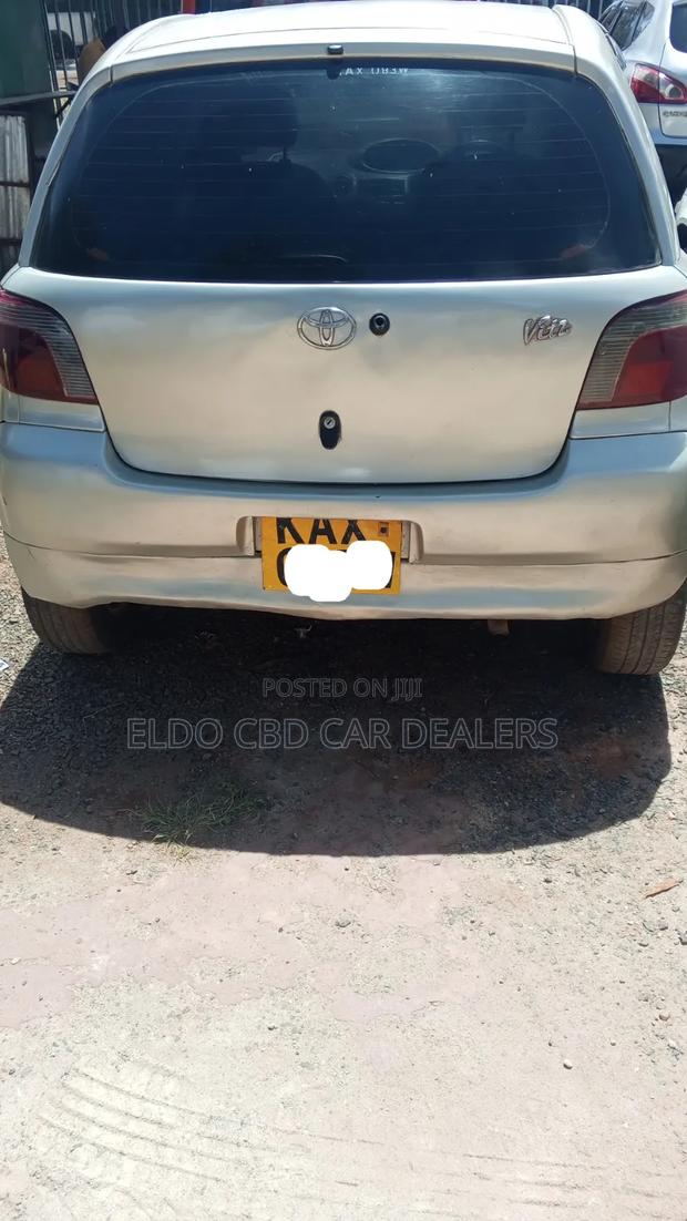 Toyota Vitz 2000 Silver
