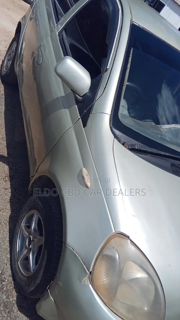 Toyota Vitz 2000 Silver
