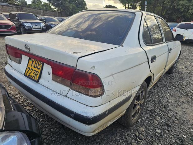 Nissan Sunny 2002 White