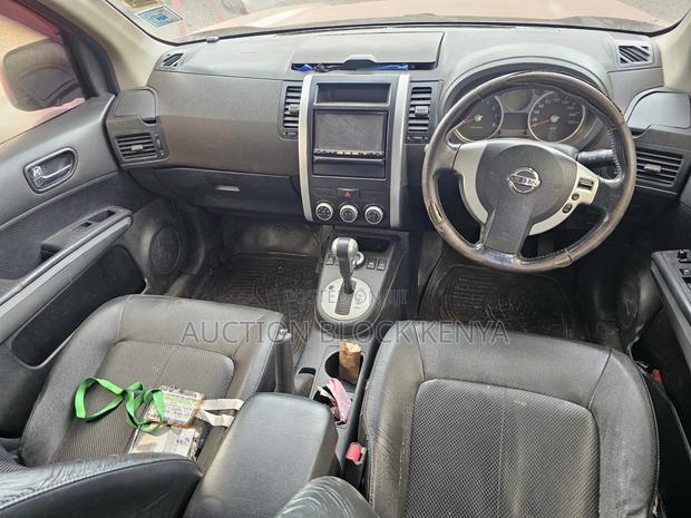 Nissan X-Trail 2010 Red
