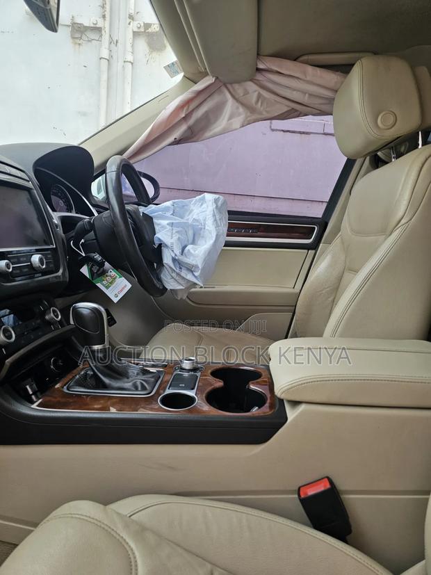 Volkswagen Touareg 2016 White