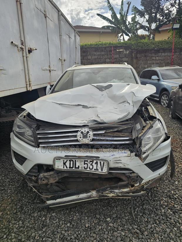 Volkswagen Touareg 2016 White
