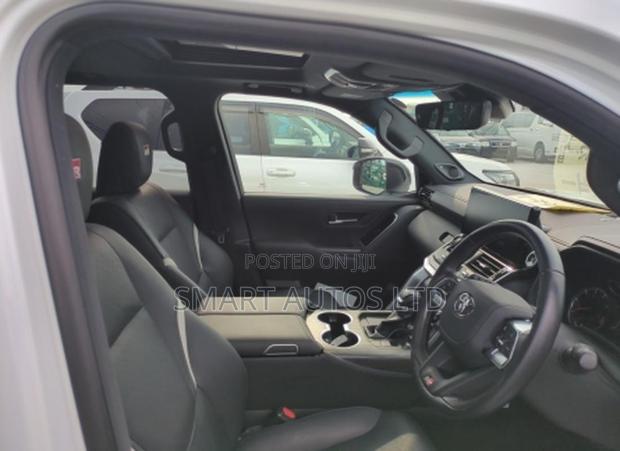 New Toyota Land Cruiser LC300 2022 Pearl