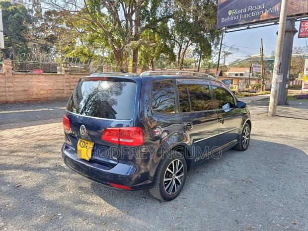 Volkswagen Touran 2015 Blue