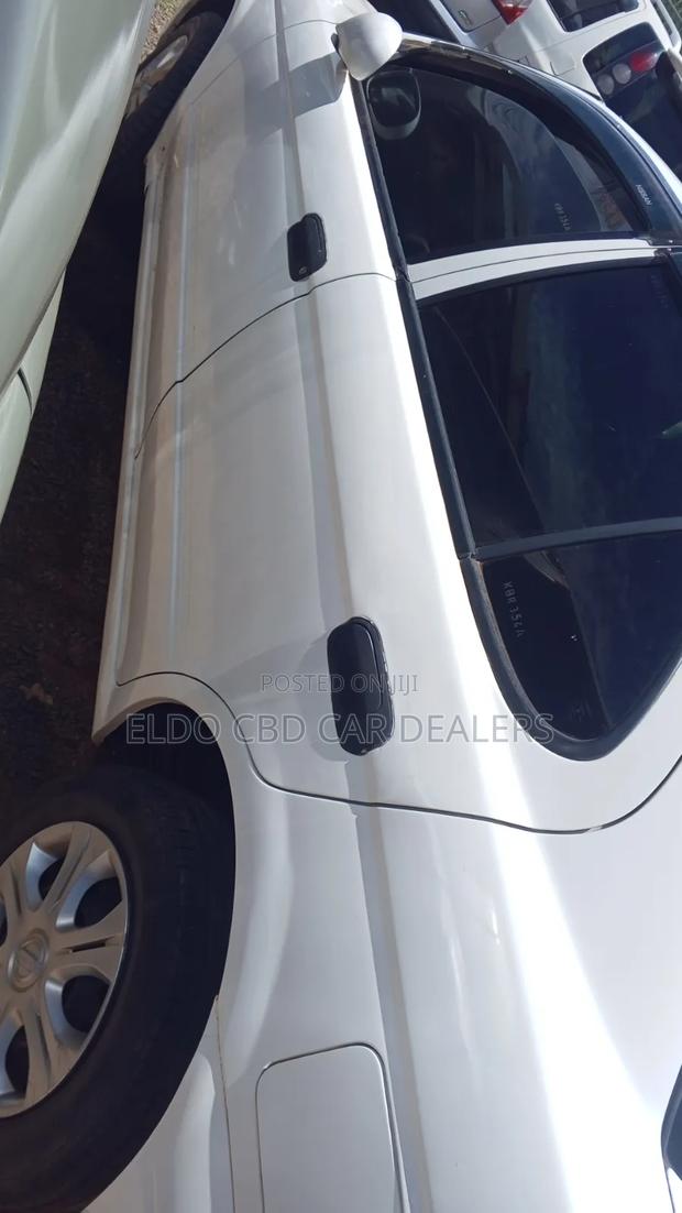 Nissan Sunny 2005 White