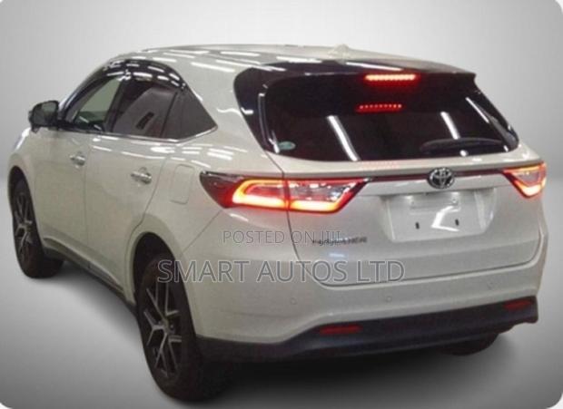 Toyota Harrier 2.0 Turbo 2019 Off white