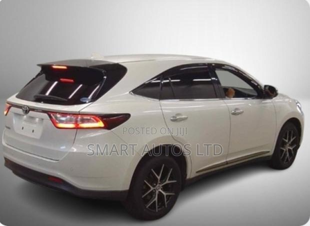 Toyota Harrier 2.0 Turbo 2019 Off white
