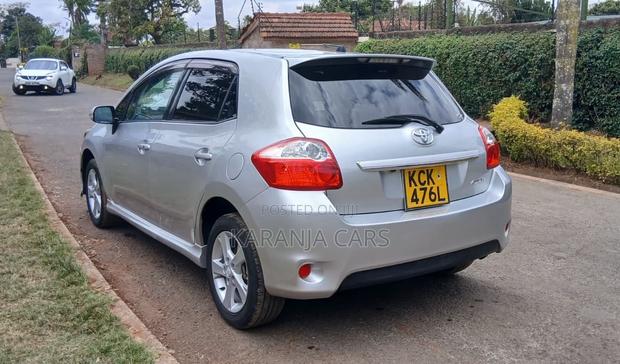 Toyota Auris 2010 Silver