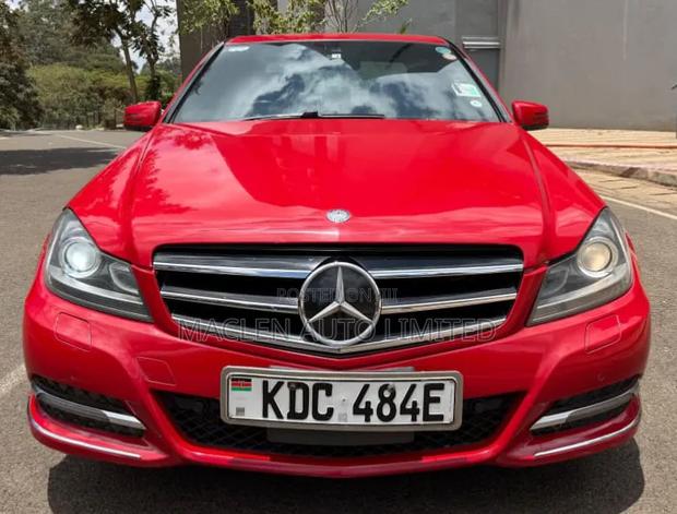 Mercedes-Benz C180 2014 Red
