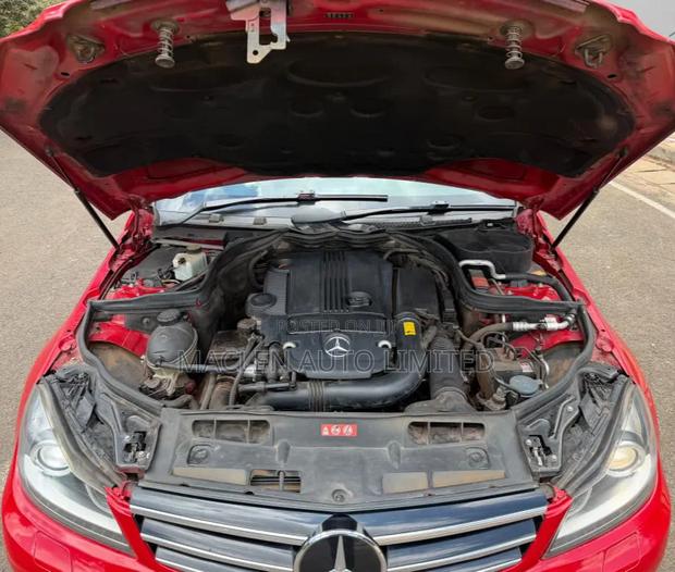 Mercedes-Benz C180 2014 Red