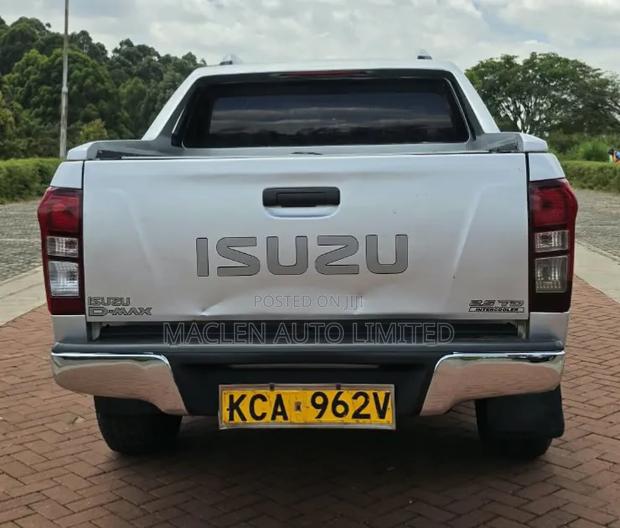 Isuzu D-MAX 2015 Silver