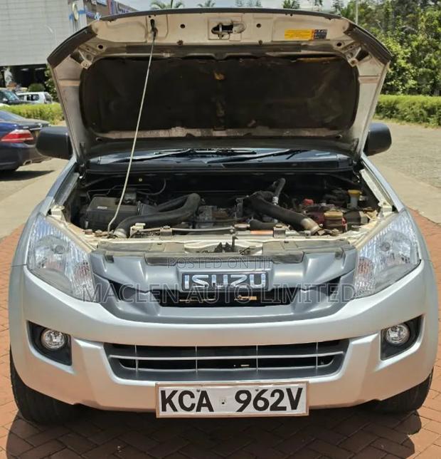 Isuzu D-MAX 2015 Silver