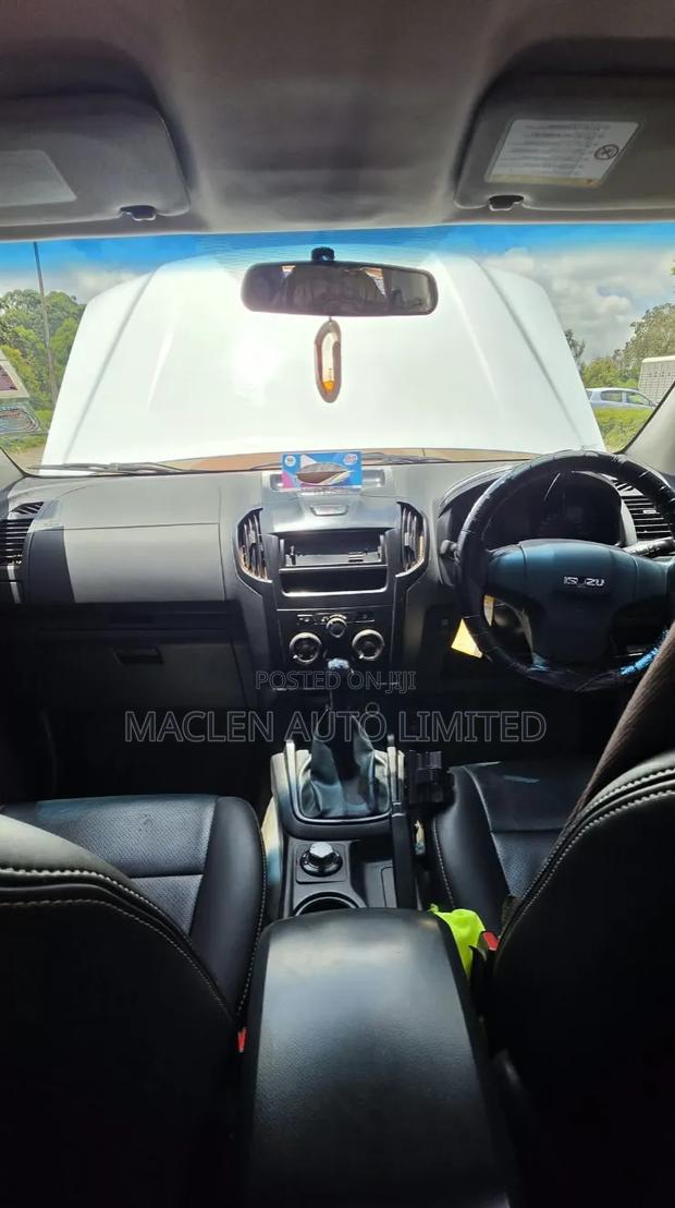 Isuzu D-MAX 2015 Silver