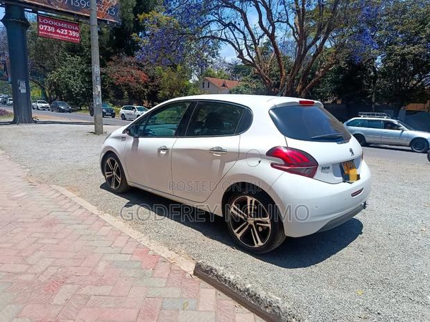 Peugeot 208 2017 White