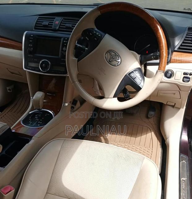 Toyota Premio 2013
