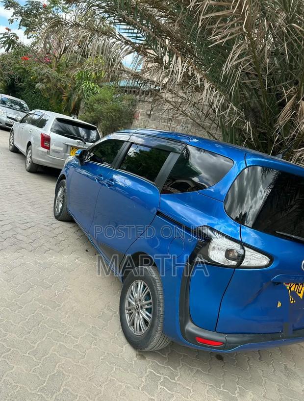 Toyota Sienta 2016 Blue