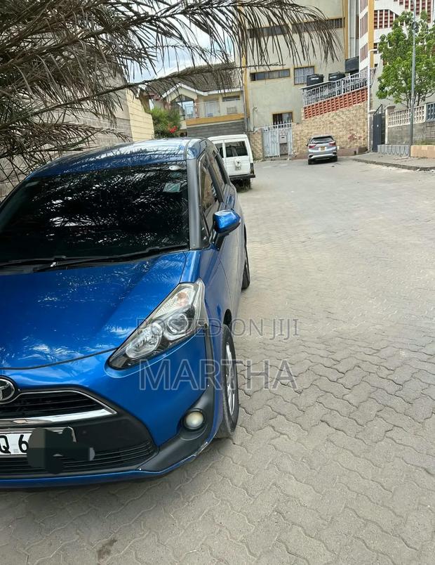 Toyota Sienta 2016 Blue