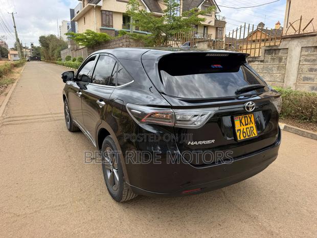 Toyota Harrier 2.0 2014