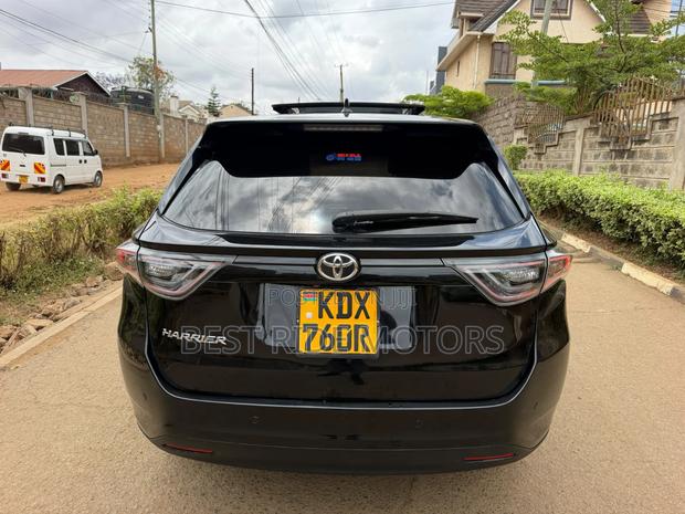 Toyota Harrier 2.0 2014