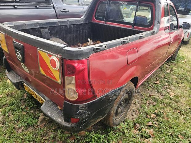 Nissan NP200 2009 Red