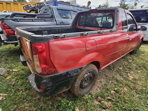 Nissan NP200 2009 Red