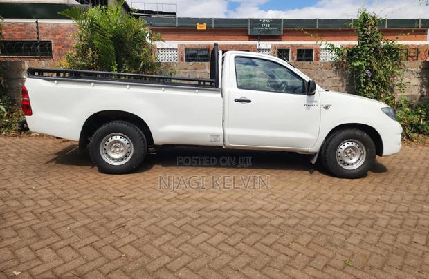 Toyota Hilux 2010 White