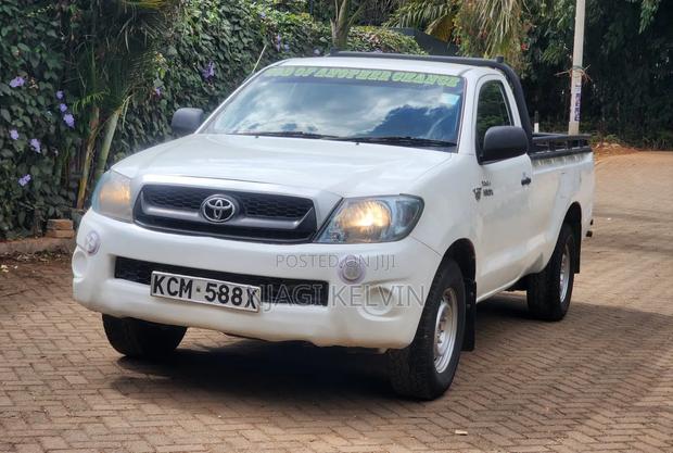 Toyota Hilux 2010 White
