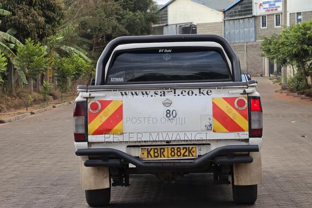 Nissan Hardbody 2011 White