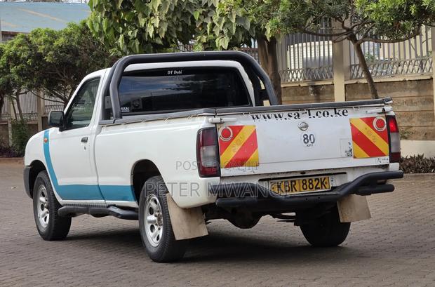 Nissan Hardbody 2011 White