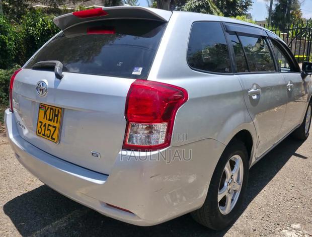 Toyota Corolla Fielder 2015