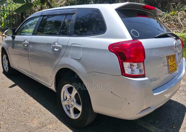 Toyota Corolla Fielder 2015