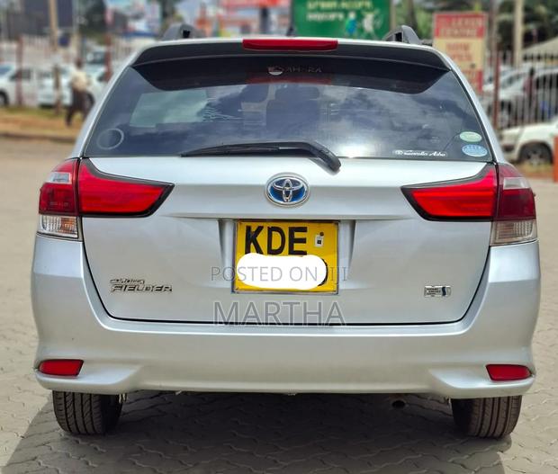 Toyota Corolla Fielder 2015 Silver