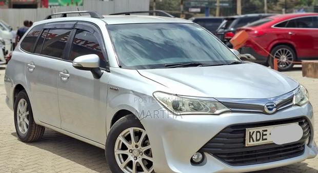 Toyota Corolla Fielder 2015 Silver
