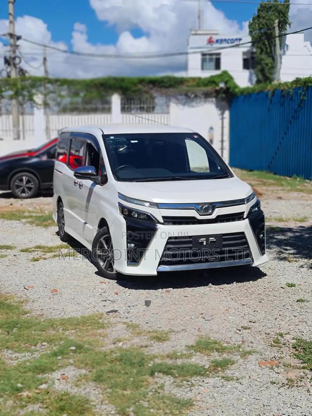 Toyota Voxy 2019 Pearl