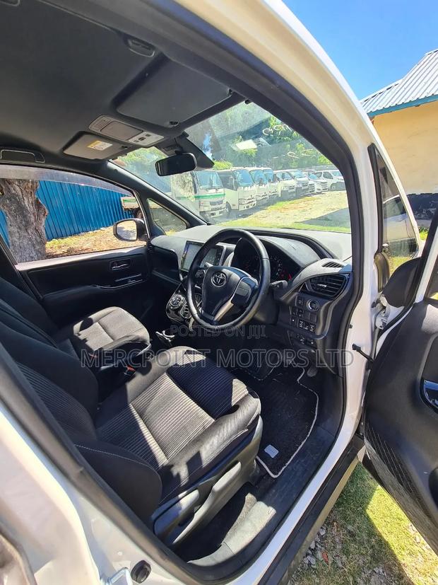 Toyota Voxy 2019 Pearl