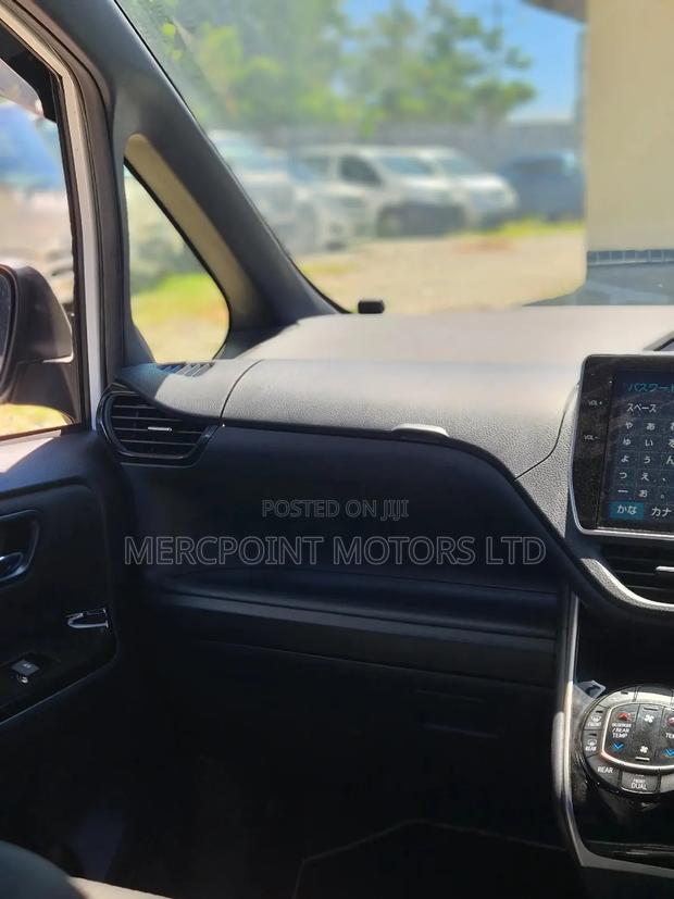 Toyota Voxy 2019 Pearl