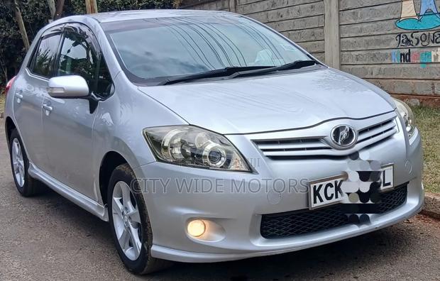 Toyota Auris 2010 Silver