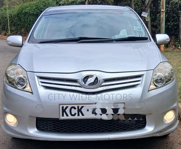 Toyota Auris 2010 Silver