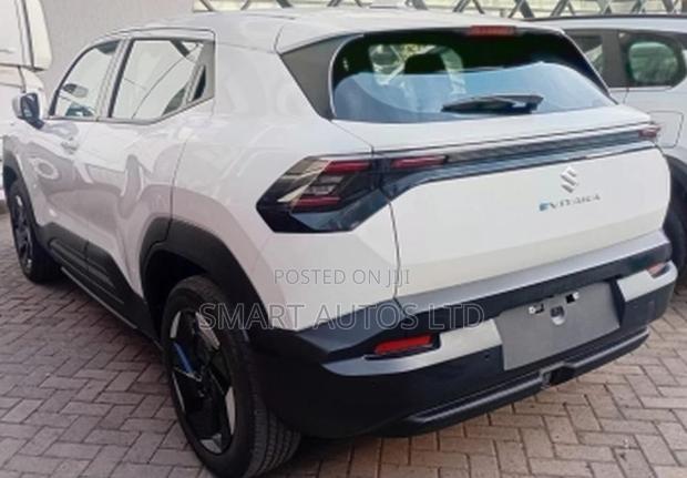 New Suzuki e Vitara 2026 Off white