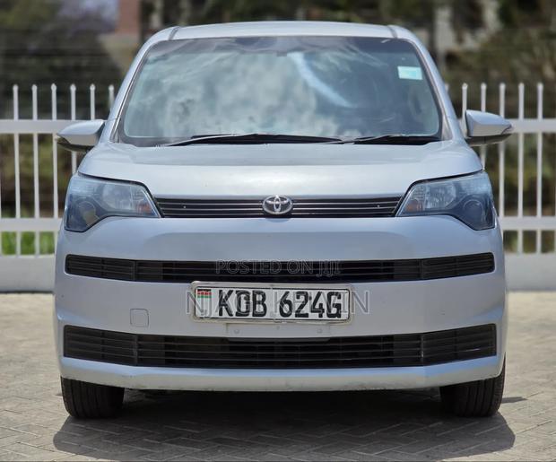 Toyota Spade 2013 Silver