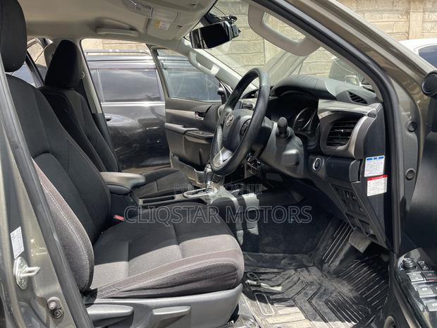Toyota Hilux 2023 Green