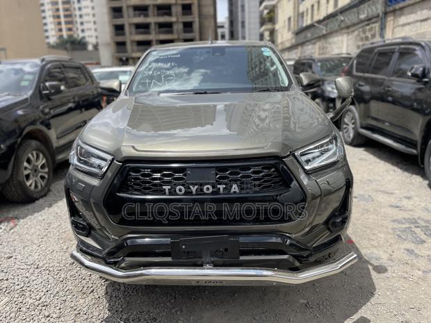 Toyota Hilux 2023 Green