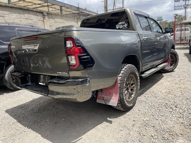 Toyota Hilux 2023 Green