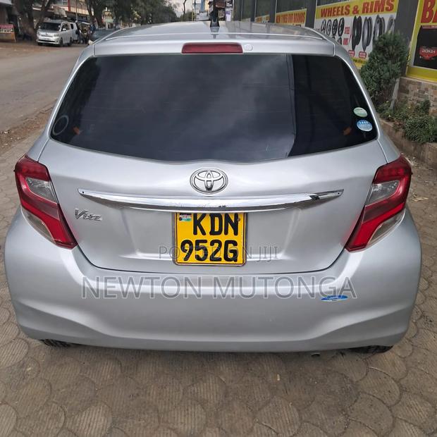 Toyota Vitz 1.0 FWD 5dr 2017 Silver